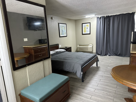 Bravo Inn Greensboro - Guest Room